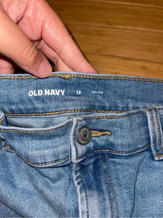 Old Navy Mid Rise Short - Picture 2 of 3